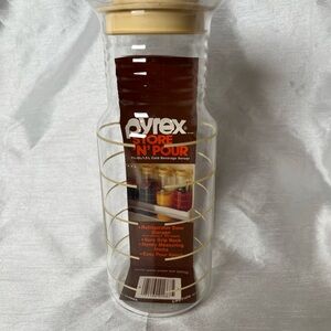 Vintage Pyrex 24oz Store N Pour glass storage juice / Milk / liquid container